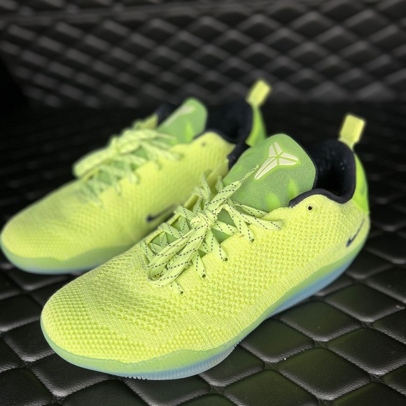 Nike Kobe 11 Elite Low 4KB 'Ghost of Christmas Past' - Picture 1 of 9